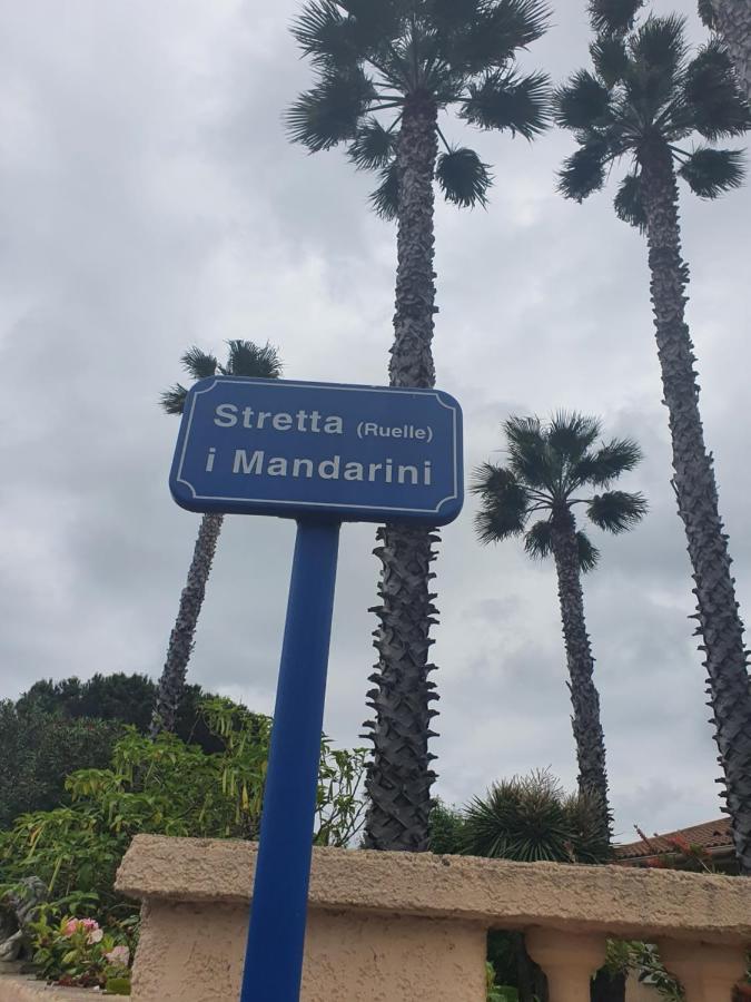 Villa Les Palmiers -Stretta Di I Mandarini ลูเชียนา ภายนอก รูปภาพ